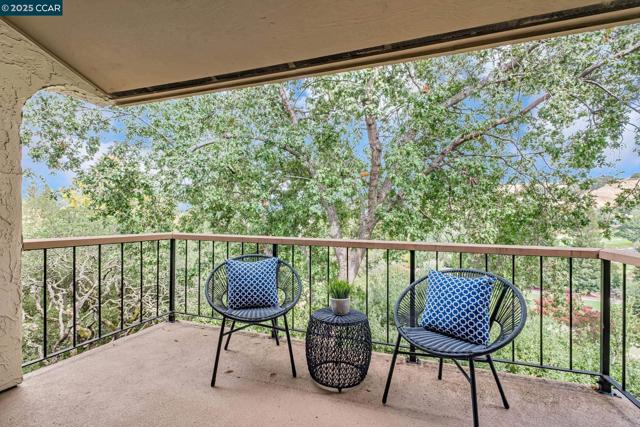 4021 Terra Granada Dr, Walnut Creek CA: https://media.crmls.org/mediaz/93c9e36f-0293-4655-b96a-8633f882b84f.jpg