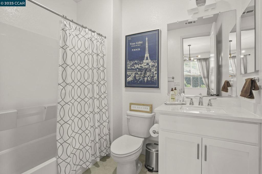 https://media.crmls.org/mediaz/93c9f2f1-b0cb-444c-9c55-f53e7177d4ac.jpg?preset=X-Large
