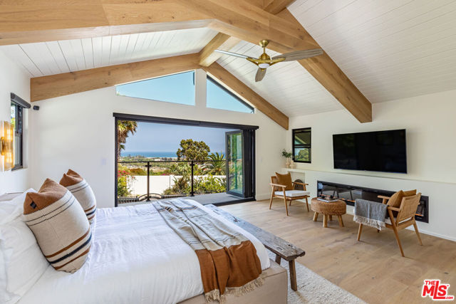 3525 Coast View Drive, Malibu CA: https://media.crmls.org/mediaz/93ca0ac7-9bc0-4b58-ac6e-b6167f89dd64.jpg