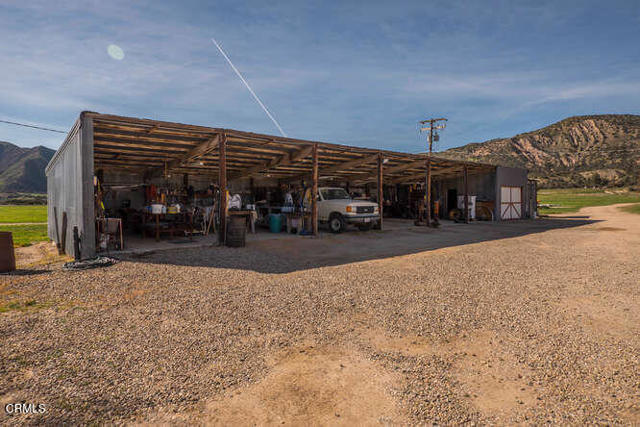 29441 Maricopa Highway, Maricopa CA: https://media.crmls.org/mediaz/93cb4997-0d33-4692-9c60-48a68489442e.jpg