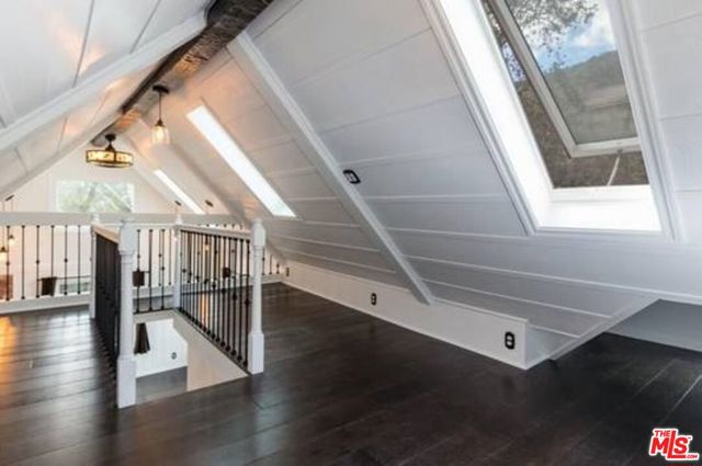 638 N Topanga Canyon Boulevard, Topanga CA: https://media.crmls.org/mediaz/93cb653c-f1e3-4d14-8ed0-a28ecb810551.jpg