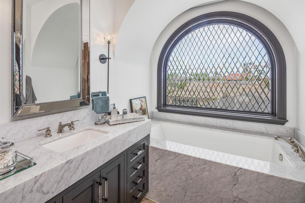 MLS #250001296SD img 43