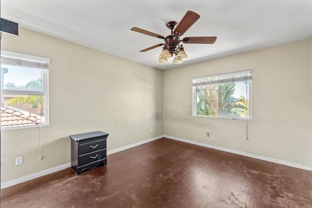 1049 Boulder, Oceanside CA: https://media.crmls.org/mediaz/93cb96bf-e7ae-4479-95a9-77b43d21dca8.jpg