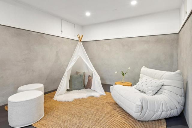 Image 22 of 38 For 1619 Escobita Avenue