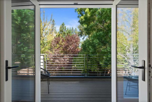 Image 33 of 92 For 1180 Lemon Avenue