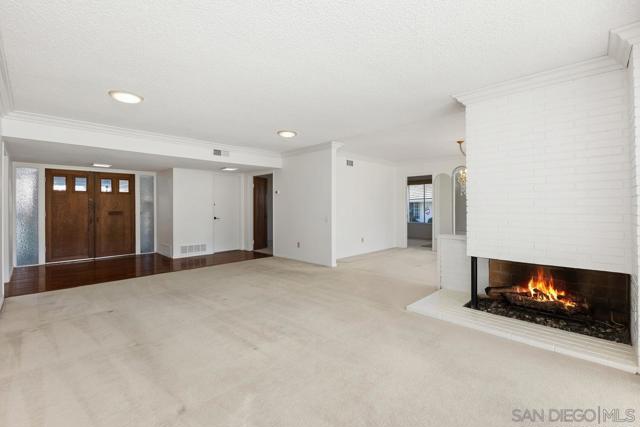 12039 Caminito Cadena, San Diego CA: https://media.crmls.org/mediaz/93cccff8-b135-449d-a933-36ecad71f0e1.jpg