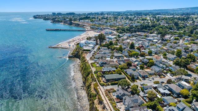 106 Saxon Avenue, Capitola CA: https://media.crmls.org/mediaz/93ccd46b-317a-472a-aa22-fb75566640cd.jpg