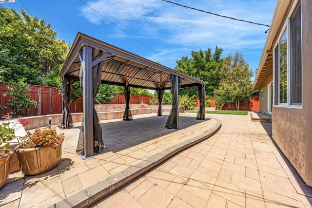 41917 Camino Santa Barbara, Fremont CA: https://media.crmls.org/mediaz/93cd4576-6287-45d7-b1d6-c36cd7465a42.jpg