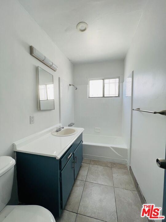 1775 Locust Avenue, Long Beach CA: https://media.crmls.org/mediaz/93cd582f-2aac-455c-871d-ea2290ef921a.jpg