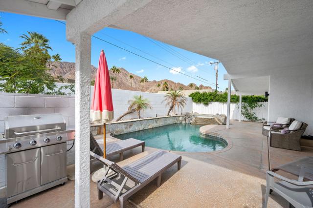 51605 Avenida Carranza, La Quinta CA: https://media.crmls.org/mediaz/93cd7d1b-5589-4002-8abe-a6cdd5689633.jpg