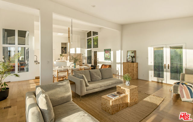 21960 Cereza Way, Topanga CA: https://media.crmls.org/mediaz/93ce7eaf-5626-4750-9719-6016fec8f995.jpg