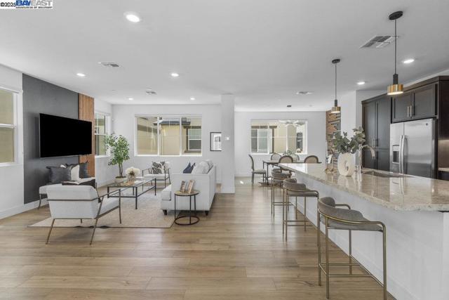 8918 Rudder Way, Newark CA: https://media.crmls.org/mediaz/93cea302-e64f-41f5-925f-5ecbc55fbd83.jpg