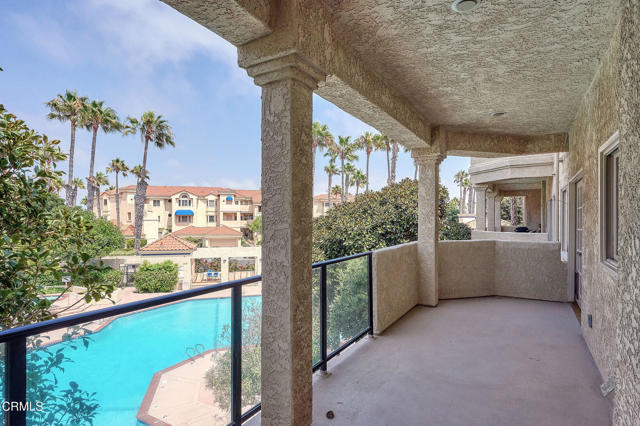 4229 Harbour Island Lane, Oxnard CA: https://media.crmls.org/mediaz/93d075d6-8e78-4e04-84b3-1ace07b71f94.jpg