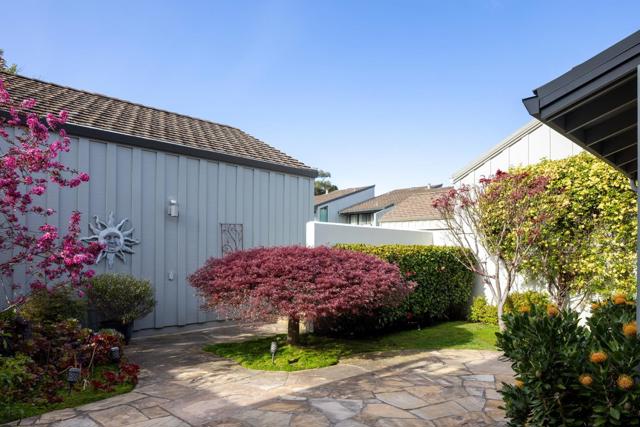 28092 Barn Way, Carmel CA: https://media.crmls.org/mediaz/93d0766d-7629-441b-b05d-045b5fffbe51.jpg