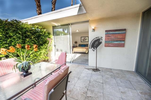189 Desert Lakes Drive, Palm Springs CA: https://media.crmls.org/mediaz/93d07abc-2155-4c62-8e94-247161b182b5.jpg