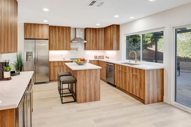 Detail Gallery Image 11 of 46 For 6745 Mewall Dr, San Diego,  CA 92119 - 4 Beds | 3/1 Baths