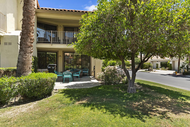 55459 Tanglewood, La Quinta CA: https://media.crmls.org/mediaz/93d165fa-c321-42fe-86b6-230eb4a63c63.jpg