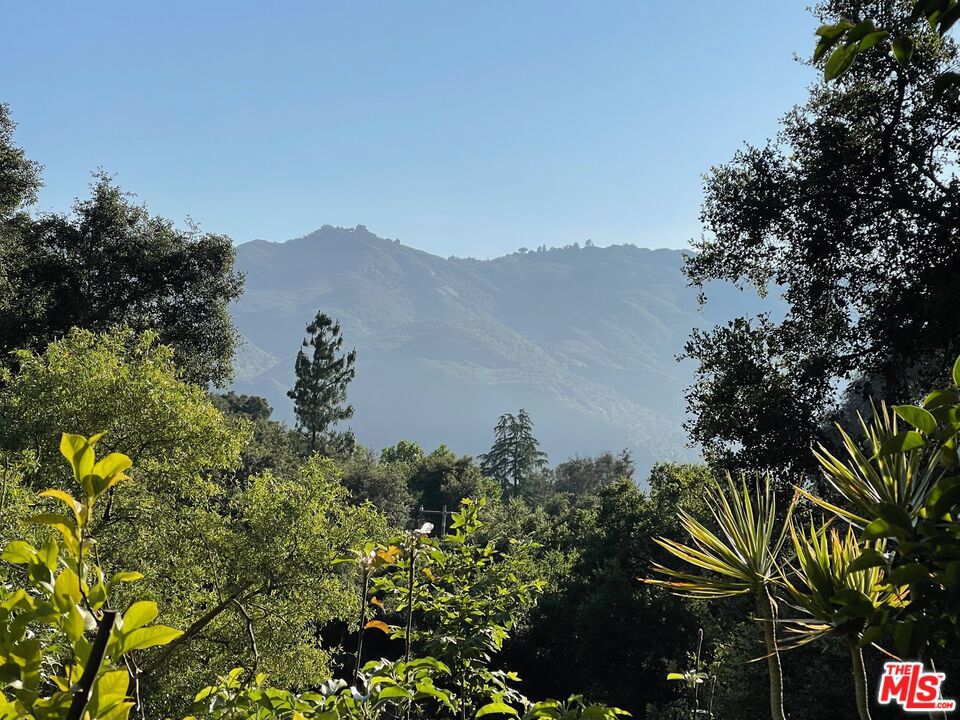 https://media.crmls.org/mediaz/93d1e276-e05b-4d34-9a27-dfa4608de481.jpg?preset=X-Large