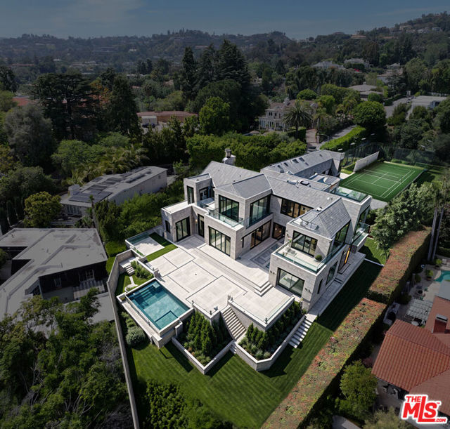 1120 Summit Drive, Beverly Hills CA: https://media.crmls.org/mediaz/93d1f806-ab4c-45ca-b72d-df1f6db859a1.jpg