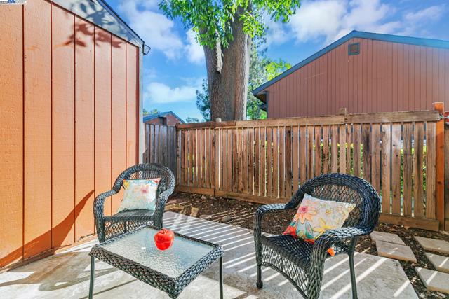 38627 Cherry Ln, Fremont CA: https://media.crmls.org/mediaz/93d1fe32-66cd-4a75-9b23-295fb03dd82a.jpg