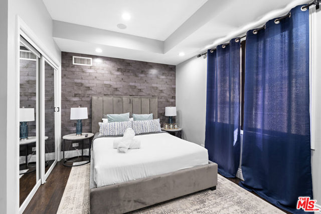 1110 N Beverly Glen Boulevard, Los Angeles CA: https://media.crmls.org/mediaz/93d2f016-d063-4fc5-afbe-2865a14794c0.jpg