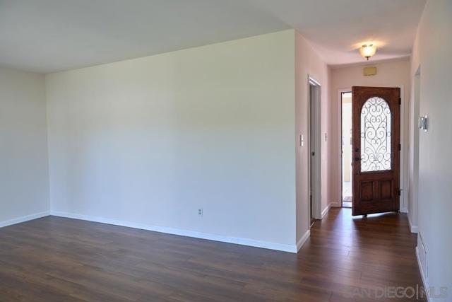 6289 Lake Arago Ave, San Diego CA: https://media.crmls.org/mediaz/93d316c5-b5f9-4439-9eb7-623e940eabb8.jpg