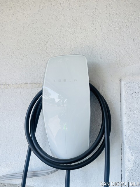 11512 Faisan WAY, San Diego CA: https://media.crmls.org/mediaz/93d33b77-1e3d-4b71-ab30-7b54c9d2b462.jpg