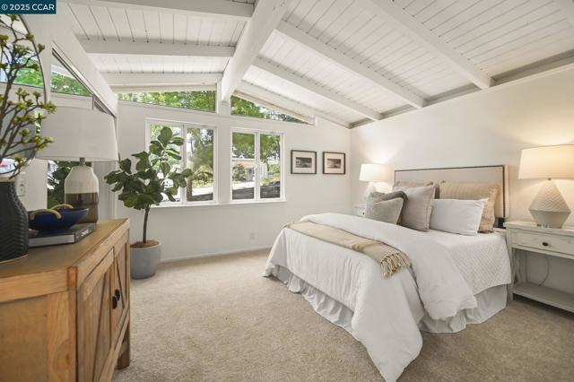 3352 Betty Ln, Lafayette CA: https://media.crmls.org/mediaz/93d3548f-12b0-48dc-972d-5254e1521405.jpg
