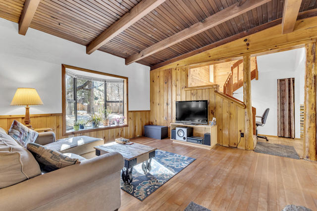 53340 Idyllbrook Drive, Idyllwild CA: https://media.crmls.org/mediaz/93d35897-4159-49fc-97b2-a3c113e36b32.jpg