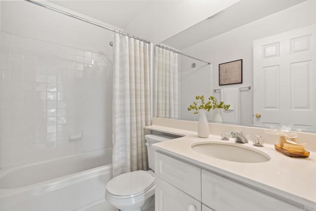 Detail Gallery Image 18 of 43 For 5711 Fallenwood Ln, San Diego,  CA 92121 - 5 Beds | 3 Baths