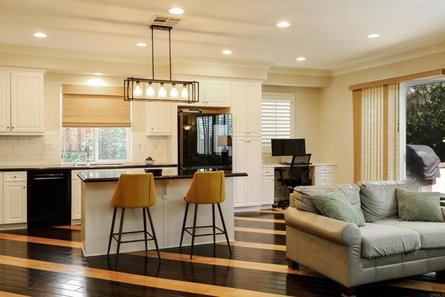 Detail Gallery Image 12 of 70 For 1595 Quiet Trail Dr, Chula Vista,  CA 91915 - 5 Beds | 3 Baths