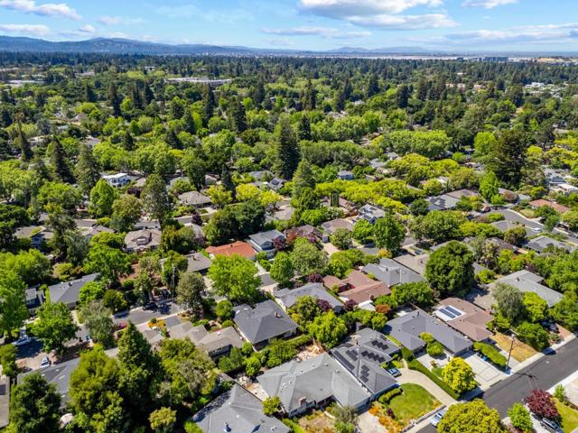240 Marmona Drive, Menlo Park CA: https://media.crmls.org/mediaz/93d3f2a4-da1e-4d6e-b0bc-c8f0280a3e5b.jpg