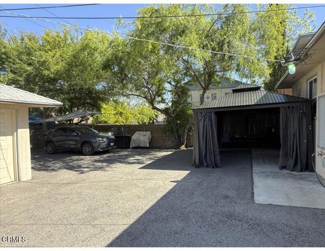 1110 1112 N Altadena Drive, Pasadena CA: https://media.crmls.org/mediaz/93d4616d-730f-4c84-a637-655d7d103917.jpg