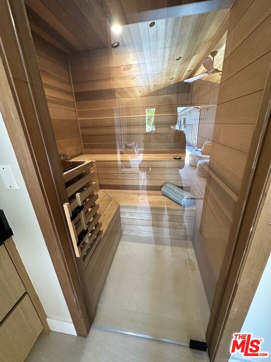 622 N La Jolla Avenue, Los Angeles CA: https://media.crmls.org/mediaz/93d4657d-cb53-46d3-8cac-cc7af96162f2.jpg