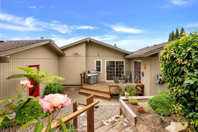 7547 Arden Way, Aptos CA: https://media.crmls.org/mediaz/93d476ba-6bd1-46b5-8bbc-21361c56f27a.jpg