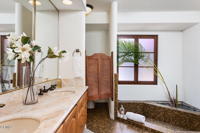 Detail Gallery Image 40 of 77 For 4144 Chevy Chase Dr, La Canada Flintridge,  CA 91011 - 5 Beds | 4/4 Baths