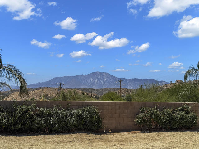 49110 Vista Drive, Morongo Valley CA: https://media.crmls.org/mediaz/93d4a272-f04e-4d36-9195-3ab1f944bd9d.jpg