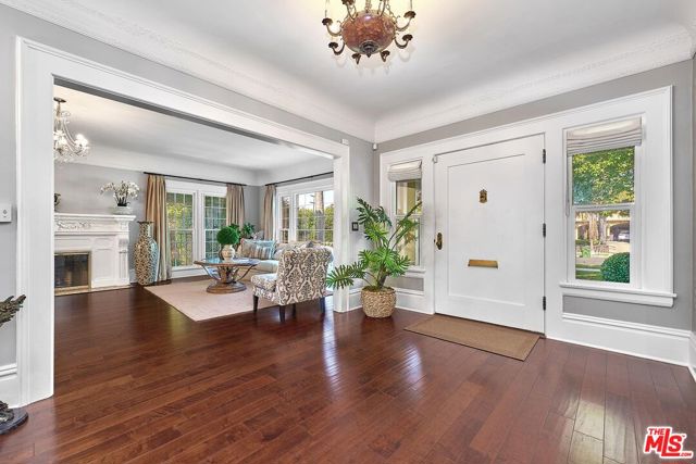 136 Fremont Place, Los Angeles CA: https://media.crmls.org/mediaz/93d4c949-76fb-480c-a52a-e5414b27980a.jpg