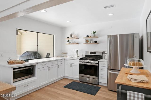 1228 S Westlake Boulevard, Westlake Village CA: https://media.crmls.org/mediaz/93d57f96-d24f-4a61-9ce3-d0f4d5e4359c.jpg