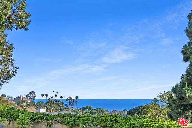 1224 El Hito Circle, Pacific Palisades CA: https://media.crmls.org/mediaz/93d58ee6-87b9-49f5-93fd-baa6d8ec6c97.jpg