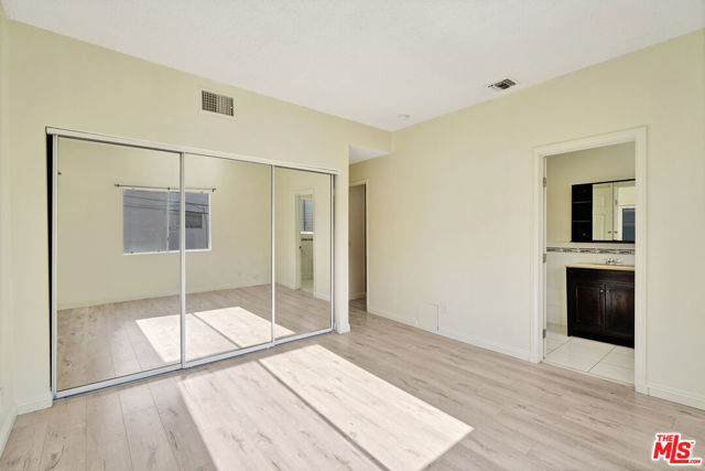 221 S Tower Drive, Beverly Hills CA: https://media.crmls.org/mediaz/93d5f956-ef40-40f8-945a-99ed16ee265c.jpg