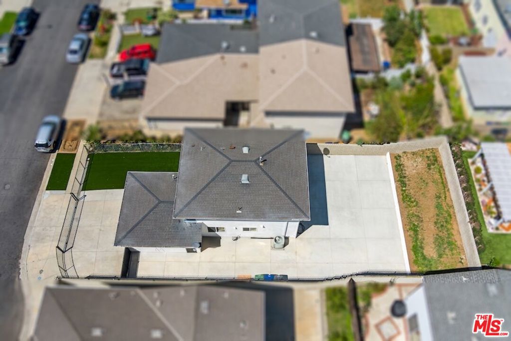 https://media.crmls.org/mediaz/93d67243-7369-4f66-bc06-07c1b42ab069.jpg?preset=X-Large