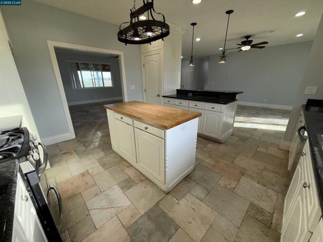 14051 State Highway 4, Byron CA: https://media.crmls.org/mediaz/93d67886-090f-4331-8e31-a8cf51976246.jpg