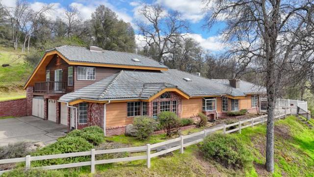 40835 Big Oak Flat Road, Oakhurst CA: https://media.crmls.org/mediaz/93d7306d-ab4d-4442-924e-648e9d5fff16.jpg