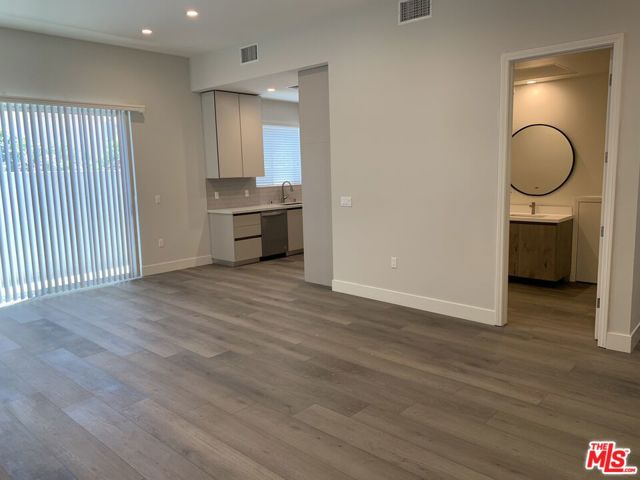 1721 GRANVILLE Avenue, Los Angeles CA: https://media.crmls.org/mediaz/93d778c9-4c74-4f57-b3af-99409182edc7.jpg