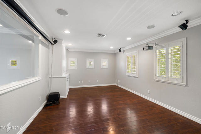 3206 Clarita Court, Thousand Oaks CA: https://media.crmls.org/mediaz/93d8aaa2-d0f9-4967-acc7-392599883786.jpg