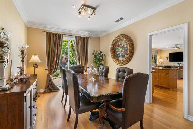 10286 Walnutdale St, San Diego CA: https://media.crmls.org/mediaz/93d8bc2f-c45e-4b57-9892-77d40edfafe2.jpg