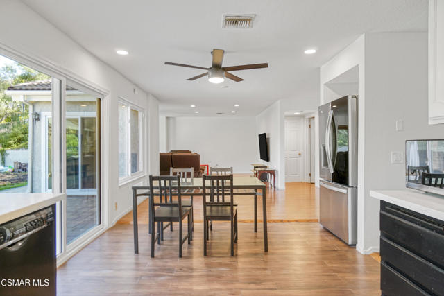 27802 Via Amistosa, Agoura Hills CA: https://media.crmls.org/mediaz/93d9783f-dd4a-4fb1-8fc2-4babe7f72752.jpg