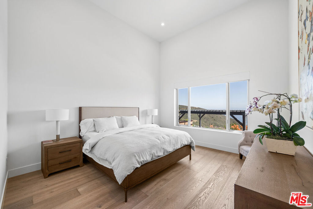 MLS #25535767 image #18