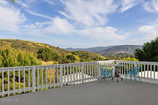 6690 Oak Springs Drive, Oak Park CA: https://media.crmls.org/mediaz/93d9f4ab-90ea-424b-9ef0-359d6f7d23b7.jpg